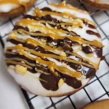 Sweet For Keto - Snickers Donut - Cupcakes Near Me Sweet For Keto - Snickers Donut - Cupcakes Near Me
