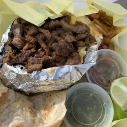 La Fogata Tacos & Papas Asadas - Papá con carne plate