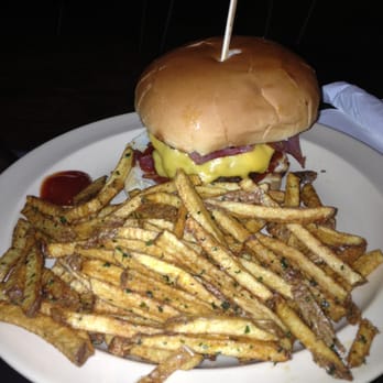 Red Tree Cocktails & Grill - Boludo Burger. Do it. - Burgers Near Me - Aguada, Puerto Rico