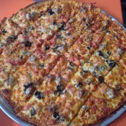 Fernando I - Pizza de hamburguesa, aceitunas y jamón York.