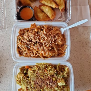 Thai Orchid - Curry puffs, chicken pad thai, tofu pineapple fried rice. - Thai Near Me - Rensselaer, New York
