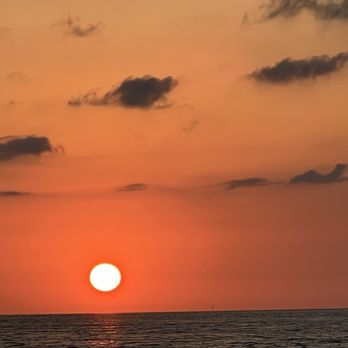 Breezin Sailing Charters - A breathtaking sunset - Boating Near Me - Key West, Florida Breezin Sailing Charters - A breathtaking sunset - Boating Near Me - Key West, Florida