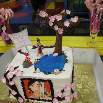 Simply Wedding and Birthday Cake Bakery - Top of cake - Bakeries Near Me - Riverside, California Simply Wedding and Birthday Cake Bakery - Top of cake - Bakeries Near Me - Riverside, California