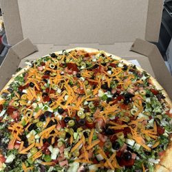 IL Forno Pizzeria - Salad pizza