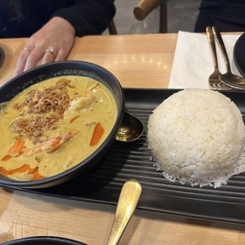 Manaao - "Yellow Curry with Shrimp" Gaeng Ga-Ree Goong - Thai Near Me - Tustin, California