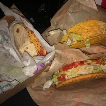 Taco Bell - Cantina Crispy Chicken Taco Deluxe Box - Fast Food Near Me - Martinez, California