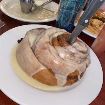 Blue Star Cafe & Pub - Cinnamon Roll - Breakfast & Brunch Near Me - Seattle, Washington