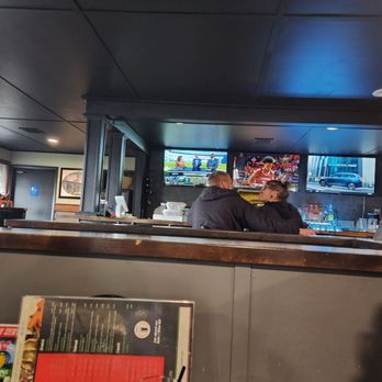 Jigsy's BrewPub & Restaurant - Sitting in a booth next to the bar. - Pizza Near Me - Enola, Pennsylvania Jigsy's BrewPub & Restaurant - Sitting in a booth next to the bar. - Pizza Near Me - Enola, Pennsylvania