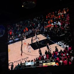 I came to see the spurs play during the finals and Mariah was amazing! I've came before but her service was great!
