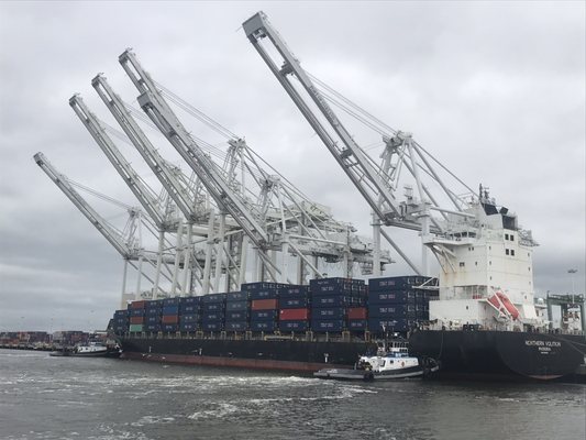 Port of Oakland by null