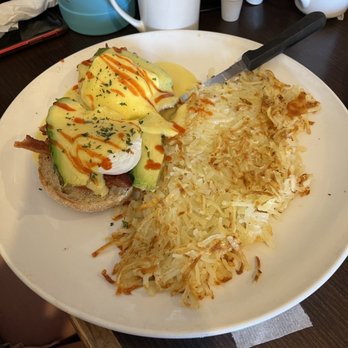Broken Yolk Cafe - Golden State Benedict with hashbrowns - Breakfast & Brunch Near Me - Orange, California Broken Yolk Cafe - Golden State Benedict with hashbrowns - Breakfast & Brunch Near Me - Orange, California