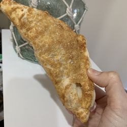 Pereira Bakery - Guava and cheese pastillito