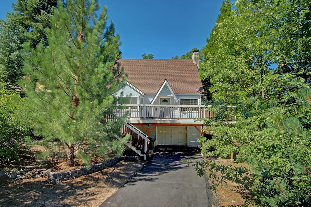 MOUNTAIN COUNTRY REALTY Updated September 2024 25 Photos 229 N