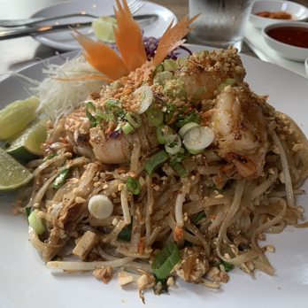 Chatayee Thai - Shrimp pad thai - Thai Near Me - Philadelphia, Pennsylvania