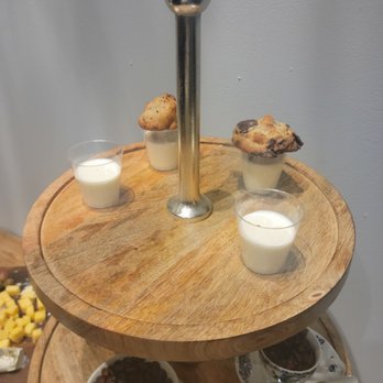 maman - Chocolate chip cookies and milk - French Near Me - New York, New York maman - Chocolate chip cookies and milk - French Near Me - New York, New York