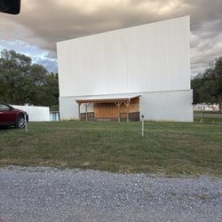 Hull's Drive In - Movie screen
