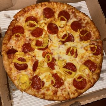 Enzo's Pizzeria - Pepperoni & banana pepper - Pizza Near Me - Fenton, Michigan Enzo's Pizzeria - Pepperoni & banana pepper - Pizza Near Me - Fenton, Michigan