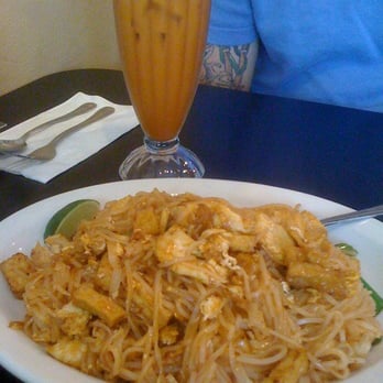 Racha Café - Chicken pad Thai - Thai Near Me - Berkeley, California