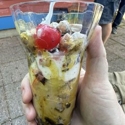 A terrible ice cream Sunday. Not even a full mini cup. It's half the size of a cone A terrible ice cream Sunday. Not even a full mini cup. It's half the size of a cone