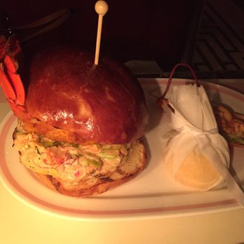 Bob Bob Ricard - Lobster Burger with a crayfish cocktail - British Near Me - Soho, XGL