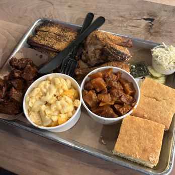 Black Hog BBQ - Dry rub ribs, Arkansas Beef Bbq, 1/4 chicken, Mac and cheese, sweet potatoes, and cornbread. - Barbeque Near Me - Frederick, Maryland