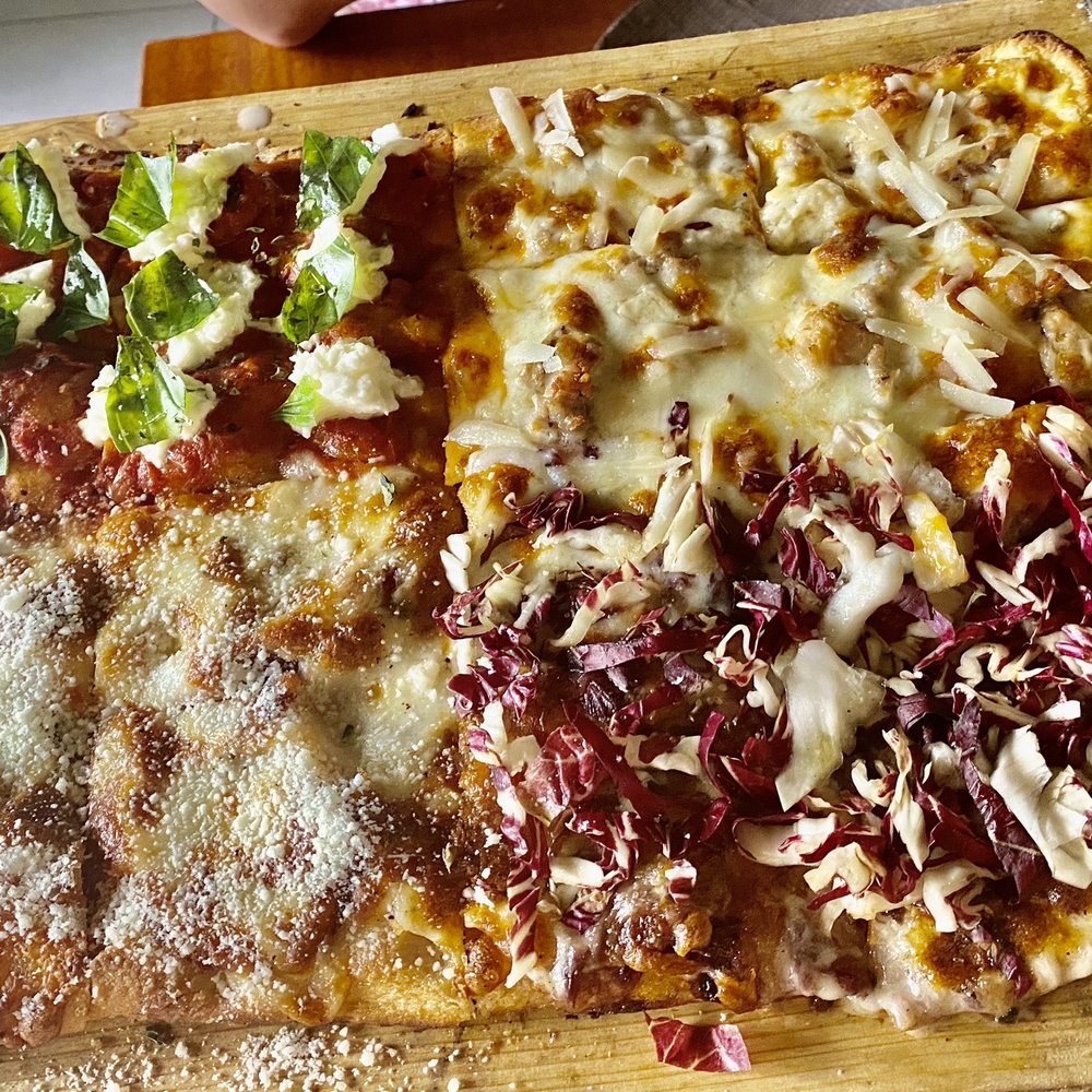 Le Romane - Pizza for two. You basically get to select four different pizzas and they split one pizza into the four choices. - Italian Near Me - Barcelona, B Le Romane - Pizza for two. You basically get to select four different pizzas and they split one pizza into the four choices. - Italian Near Me - Barcelona, B