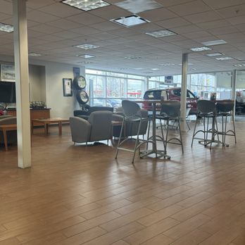 Ken Ganley Hyundai Parma - Waiting area - Car Dealers Near Me - Parma Heights, Ohio Ken Ganley Hyundai Parma - Waiting area - Car Dealers Near Me - Parma Heights, Ohio