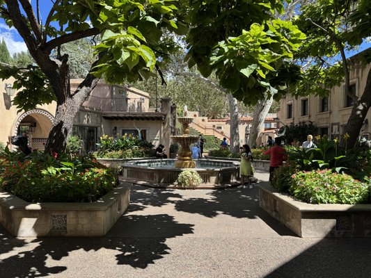 Tlaquepaque Arts & Shopping Village by null