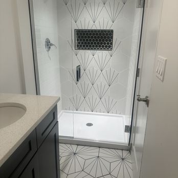 Chicago Glass & Mirror - Shower door - Glass & Mirrors Near Me - Chicago, Illinois