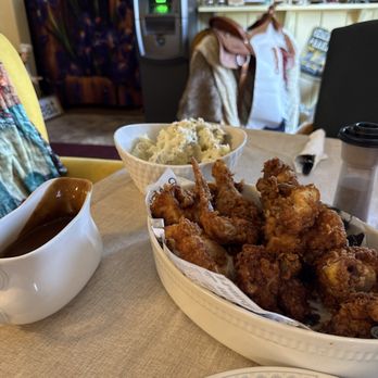 Mama's Chipped China Diner - Family Fried Chicken.   It also came with a veggie side - that I declined because it was peas. - Comfort Food Near Me - Sterling, Alaska