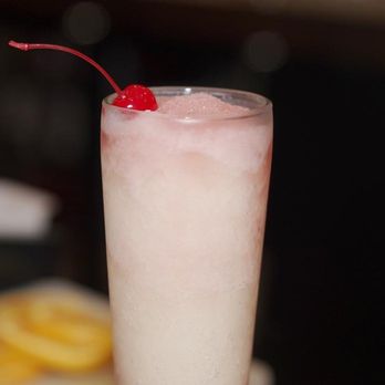 Uno Pizzeria & Grill - Full bar with speciality cocktails - Pizza Near Me - Winter Garden, Florida Uno Pizzeria & Grill - Full bar with speciality cocktails - Pizza Near Me - Winter Garden, Florida