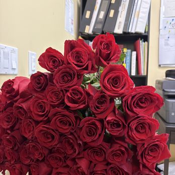 Design by Four Seasons - roses - Floral Designers Near Me - North Hollywood, California Design by Four Seasons - roses - Floral Designers Near Me - North Hollywood, California