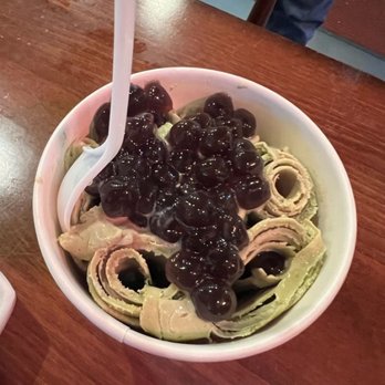 Roll & Bowl - Green tea ice cream topped with boba. - Comfort Food Near Me - Alameda, California
