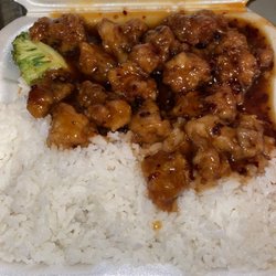 General Tso's Chicken (i asked for it extra spicy and still had to add a lot of chili oil)