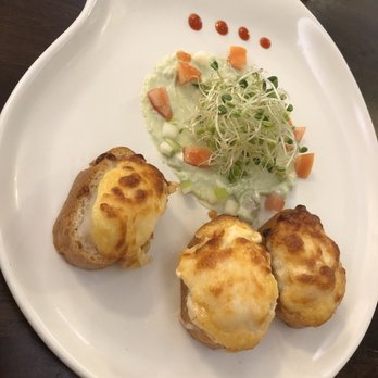 Tiny Pyramid - Baked lobster avocado - Cafes Near Me - Honolulu, Hawaii