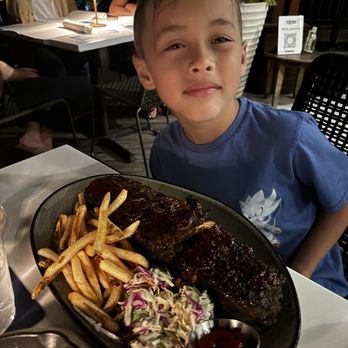 Tommy Bahama Restaurant & Bar - New American Near Me - Honolulu, Hawaii