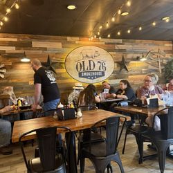 Old 76 Smokehouse - Inside eating area