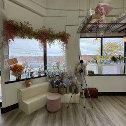 W Floral Studio