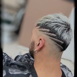 Barber 2 You - Haircut by Damian  Book here  : sosavvythebarber.square.site