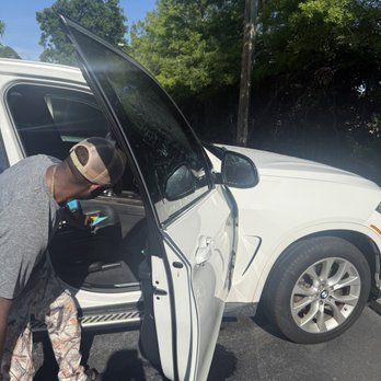 One Degree Mobile Tint - Ian who works for "One Degree Mobile Tint" window tinting company, is putting new tint on my Bmw X5 including a windshield strip. - Car Window Tinting Near Me