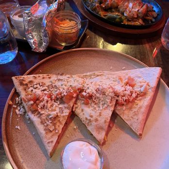 Magpie & Stump Restaurant - chicken quesadilla - Mexican Near Me - Banff, Alberta Magpie & Stump Restaurant - chicken quesadilla - Mexican Near Me - Banff, Alberta