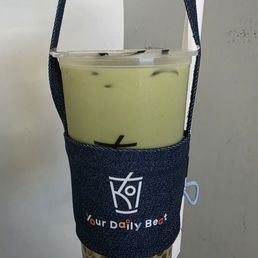 Matcha latte in the cup sleeve Matcha latte in the cup sleeve