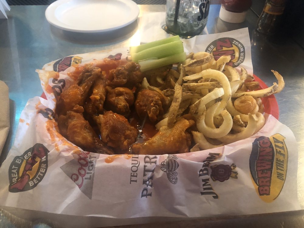 BREWINGZ RESTAURANT AND BAR 36 Photos & 50 Reviews 13516 East Fwy