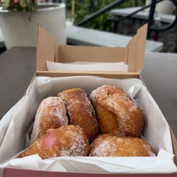 Leonard's Bakery - Bakeries Near Me - Honolulu, Hawaii