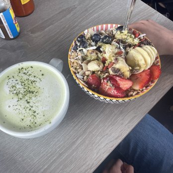 Millie's Cafe - Pasadena - Matcha latte and a Pitaya bowl - Breakfast & Brunch Near Me - Pasadena, California