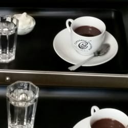 Cukrárna a kavárna Zlatá Pecka - Káva podle světových standardů z místní pražírny