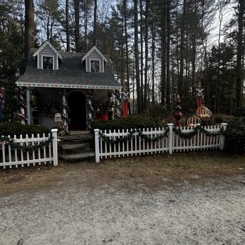 Charmingfare Farm - North Pole - Zoos Near Me - Candia, New Hampshire