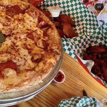Constantino's - Pepperoni Pizza and mild and bbq wings - Pizza Near Me - Somerset, Texas Constantino's - Pepperoni Pizza and mild and bbq wings - Pizza Near Me - Somerset, Texas
