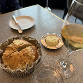 Le Jules Verne - Bread and delicious salted butter - French Near Me - Paris, 75