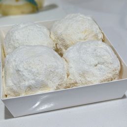 Square Chiffon Cream Cakes